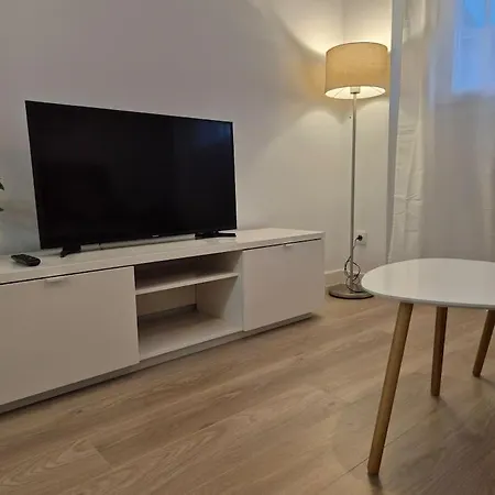 Apartment R2R - Apartamento Acogedor Con Garaje - 650A *