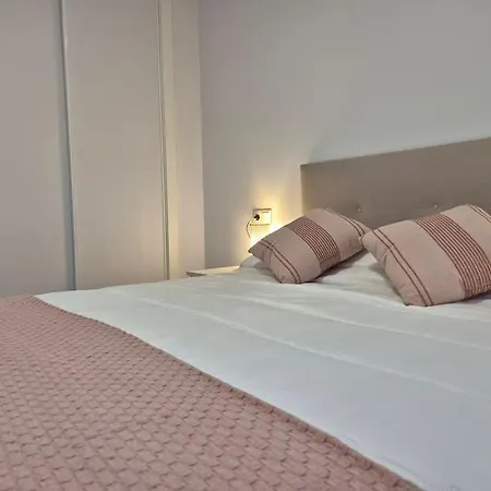 R2R - Apartamento Acogedor Con Garaje - 650A *